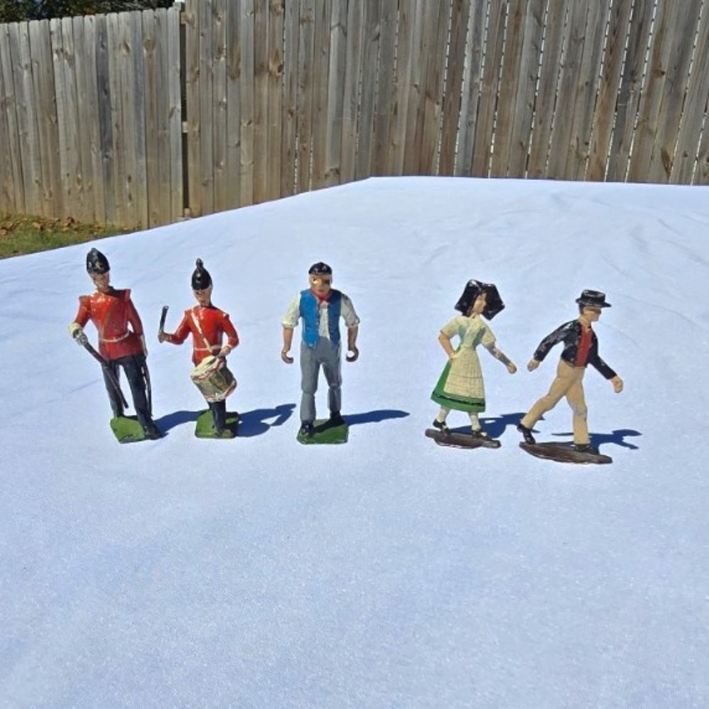 Vintage Painted Lead/Metal Figures Lot 5 British Guards Soldiers Civilians